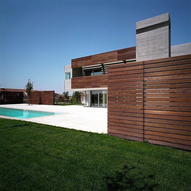 Residence in Larissa by Potiropoulos D+L Architects