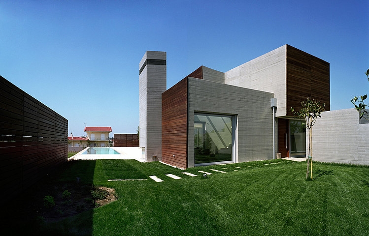 Residence in Larissa by Potiropoulos D+L Architects