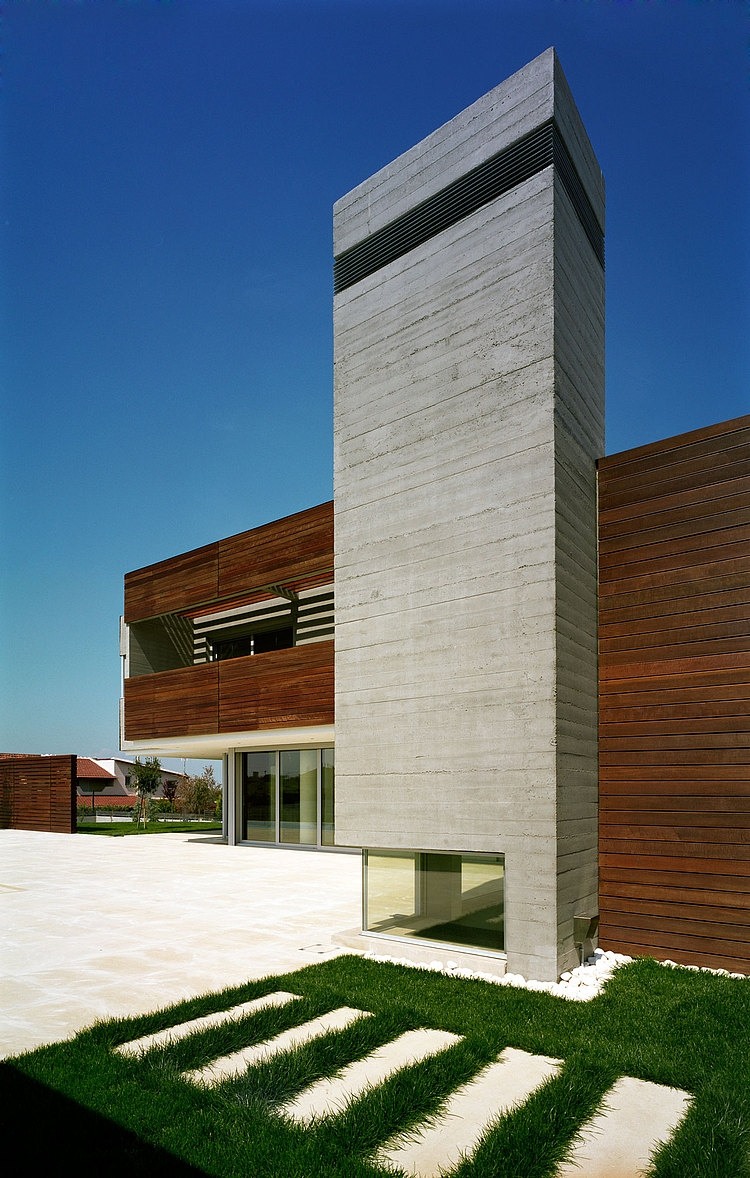 Residence in Larissa by Potiropoulos D+L Architects