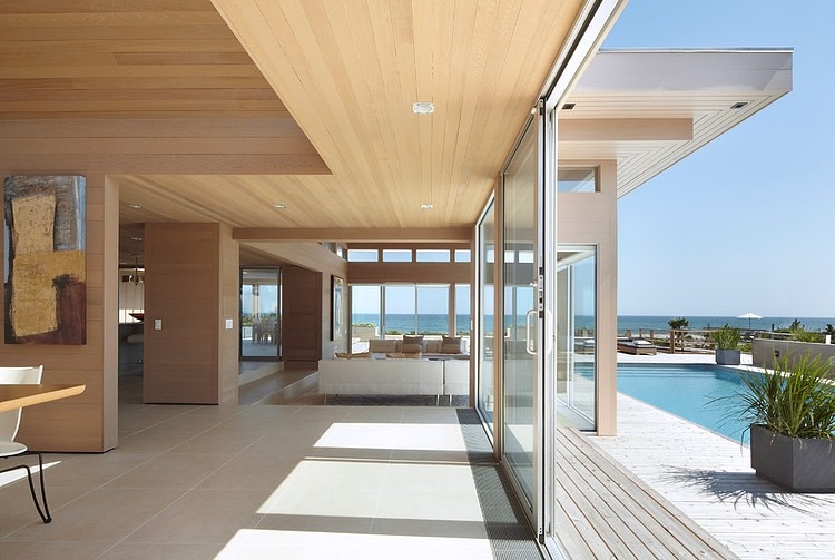 Guesthouse by Bromley Caldari Architects