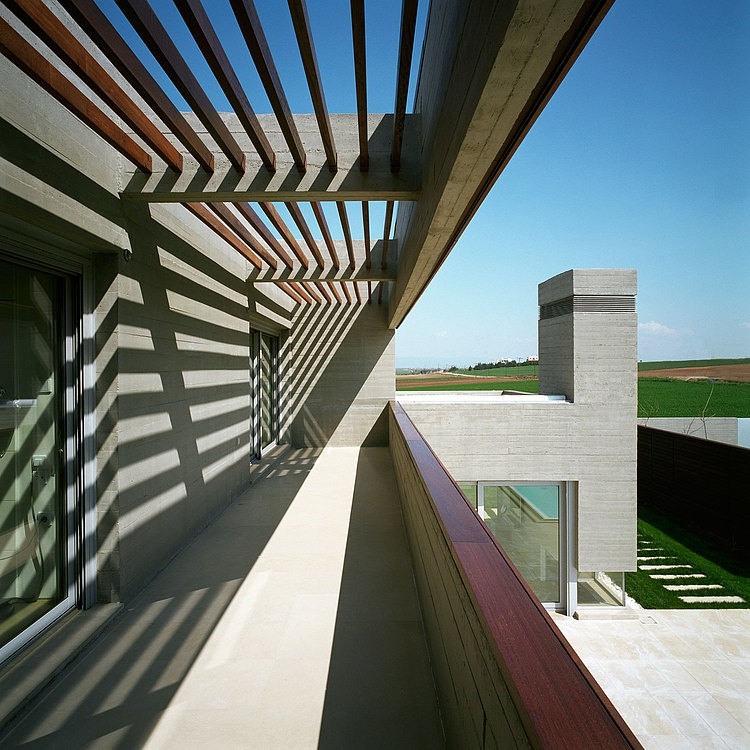 Residence in Larissa by Potiropoulos D+L Architects