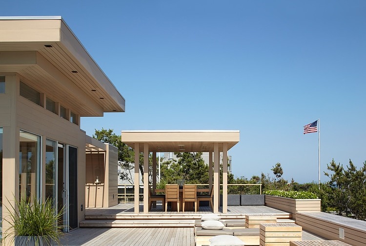 Guesthouse by Bromley Caldari Architects