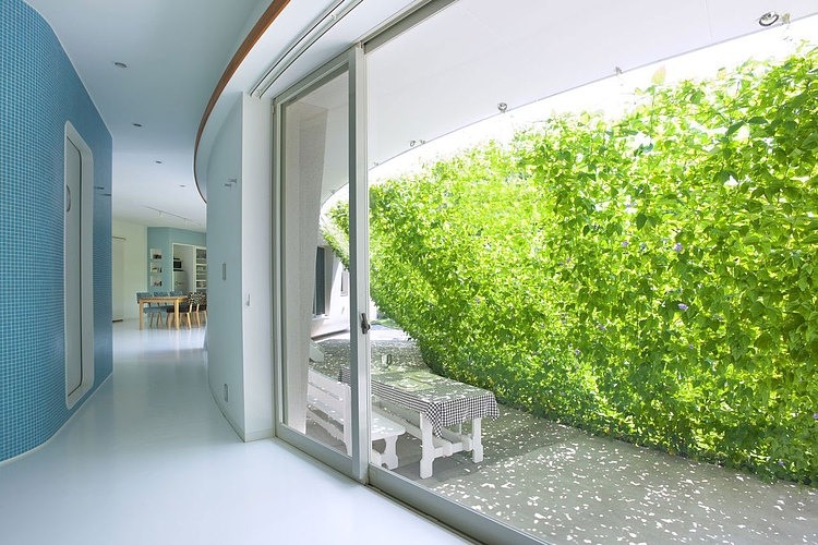 Green Screen House by Hideo Kumaki