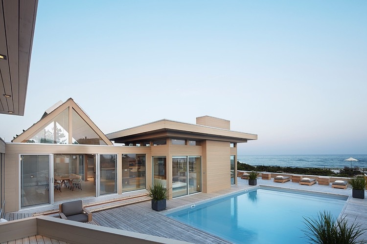 Guesthouse by Bromley Caldari Architects