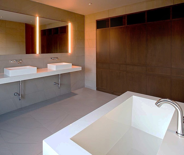 West Lake Hills Residence by Specht Harpman