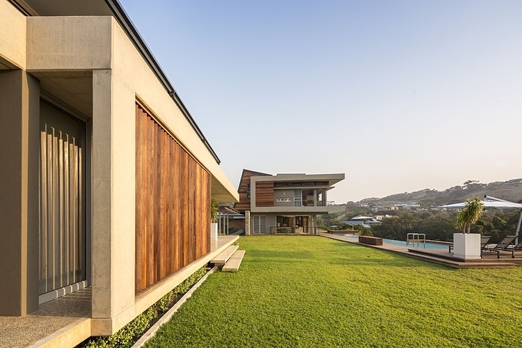 Albizia House by Metropole Architects