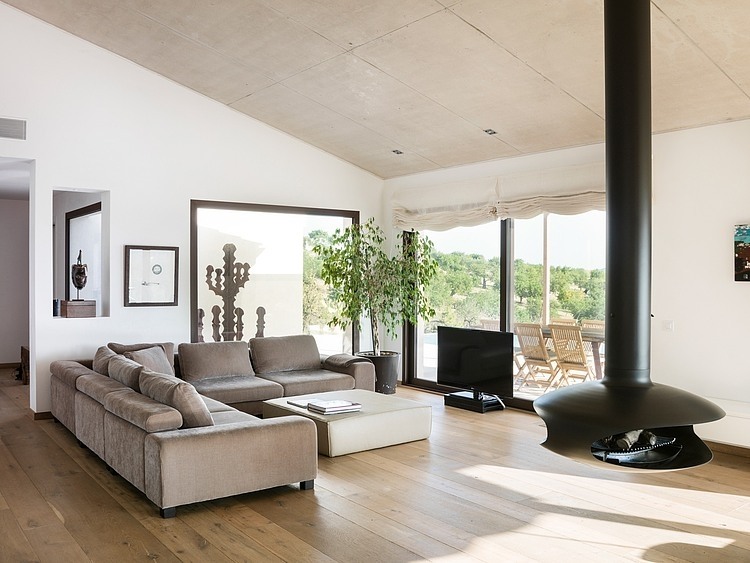 Modern Family Residence by Marga Rotger