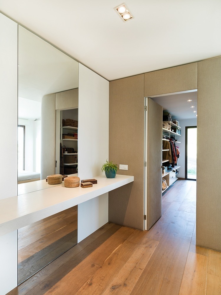 Modern Family Residence by Marga Rotger