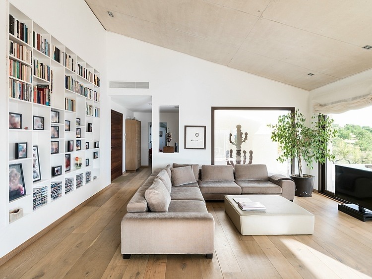 Modern Family Residence by Marga Rotger