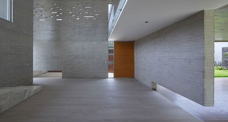 La Planicie House II by Oscar Gonzalez Moix