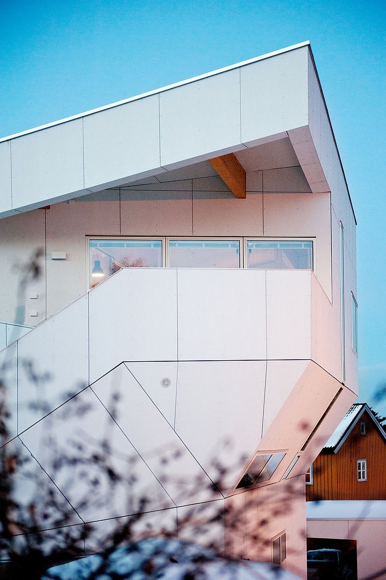 The Polite House by JVA