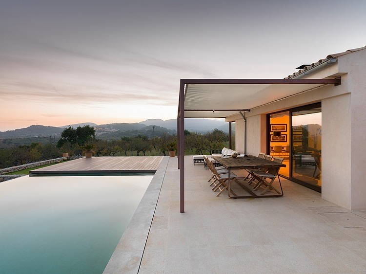 Modern Family Residence by Marga Rotger