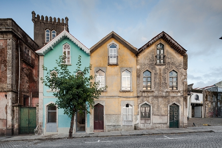 The Three Cusps Chalet by Tiago do Vale Arquitectos