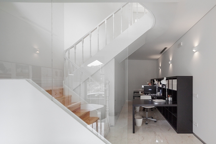 The Three Cusps Chalet by Tiago do Vale Arquitectos