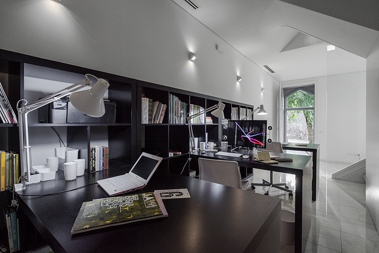 The Three Cusps Chalet by Tiago do Vale Arquitectos