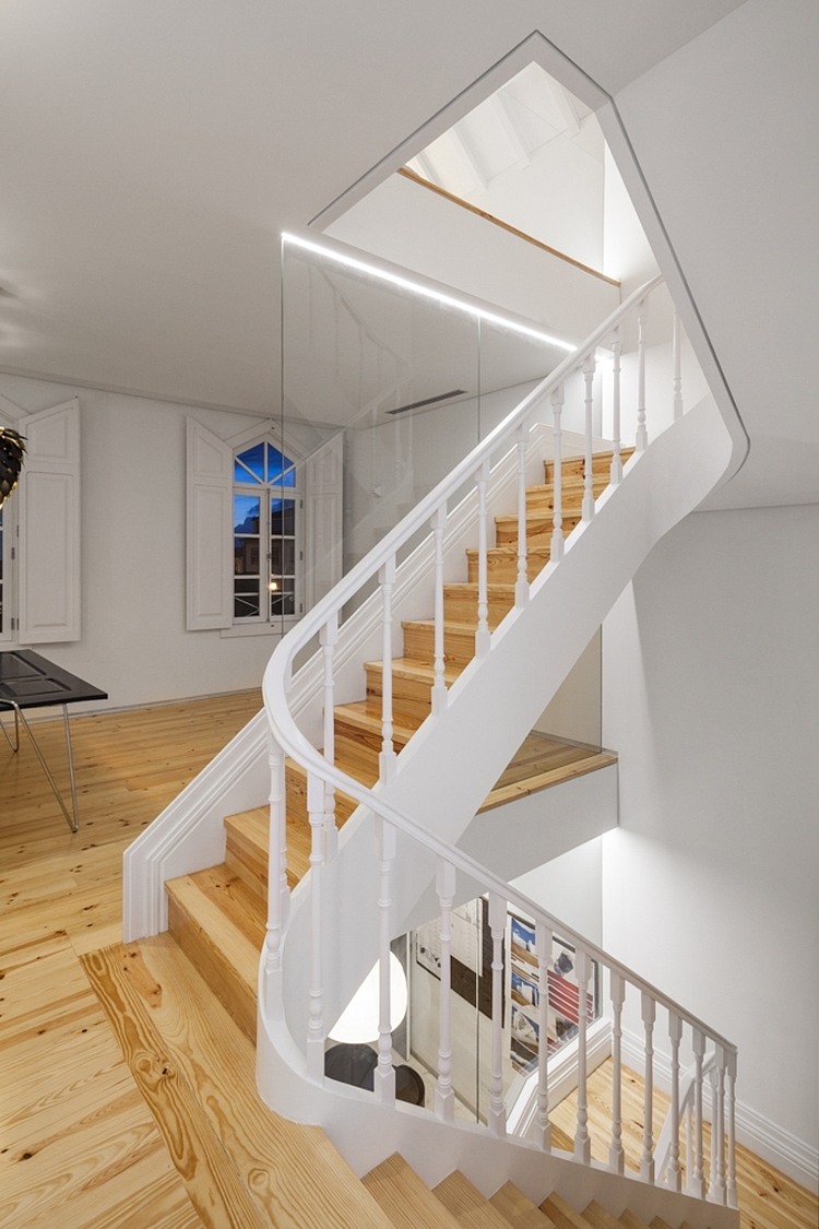 The Three Cusps Chalet by Tiago do Vale Arquitectos
