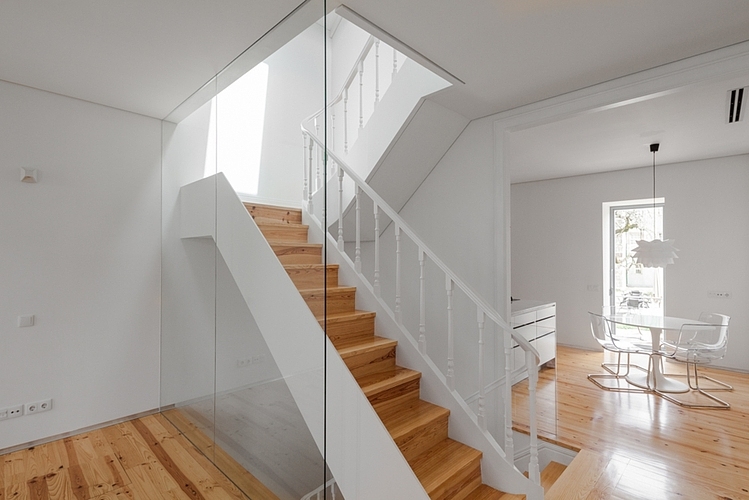 The Three Cusps Chalet by Tiago do Vale Arquitectos