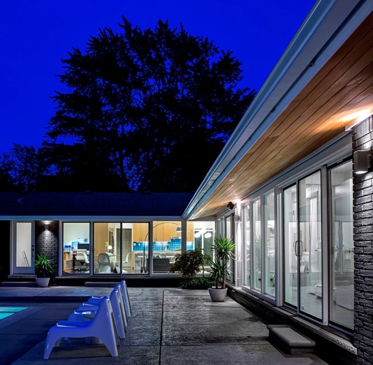 Slatcher Residence by McIntosh Poris Associates