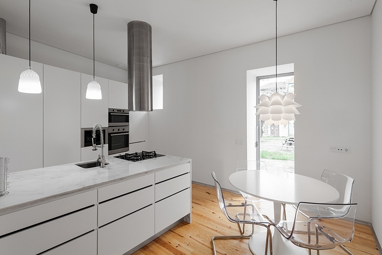 The Three Cusps Chalet by Tiago do Vale Arquitectos