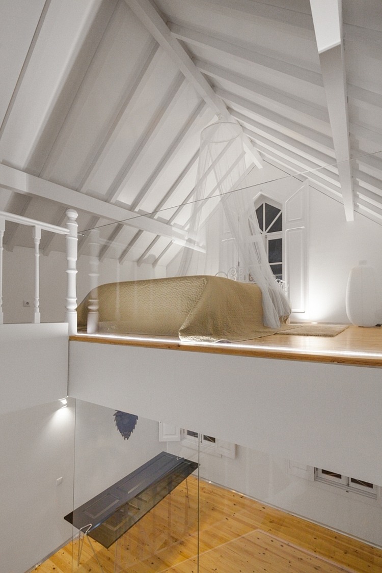 The Three Cusps Chalet by Tiago do Vale Arquitectos
