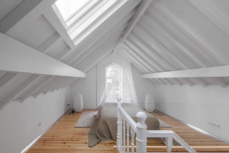 The Three Cusps Chalet by Tiago do Vale Arquitectos