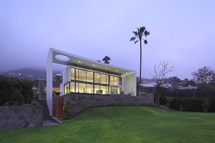 House on the Hill by Metropolis Peru