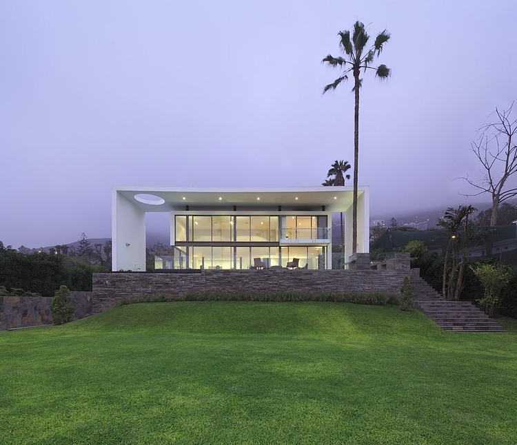 House on the Hill by Metropolis Peru