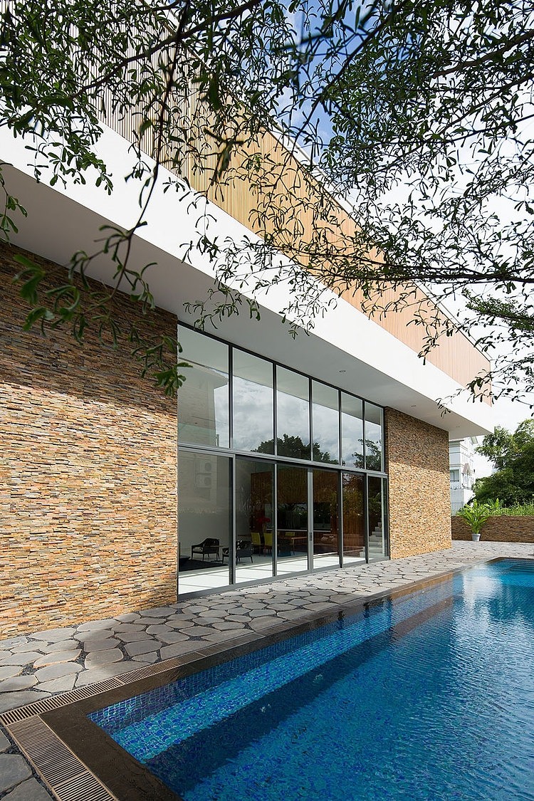 Fuschia Villa by MimA NYstudio + Real Architecture