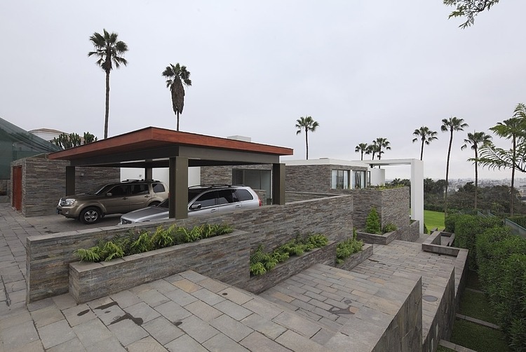 House on the Hill by Metropolis Peru