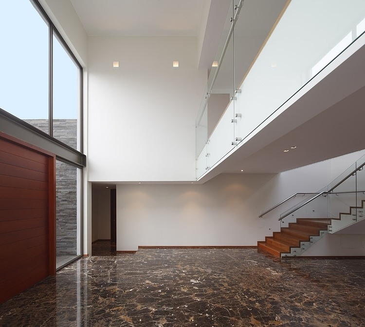 House on the Hill by Metropolis Peru