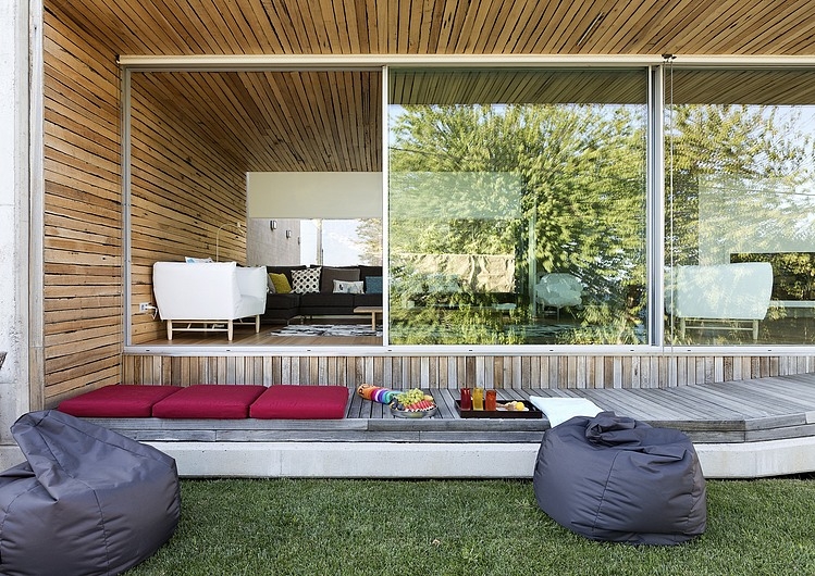 Dezanove House by Iñaki Leite Architects