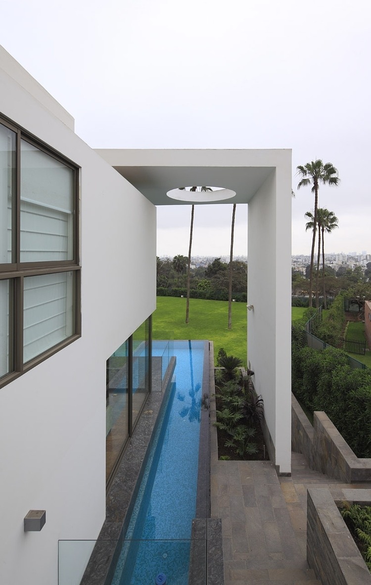 House on the Hill by Metropolis Peru