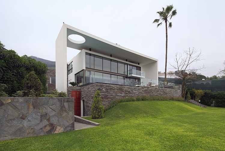 House on the Hill by Metropolis Peru