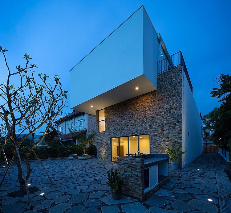 Fuschia Villa by MimA NYstudio + Real Architecture