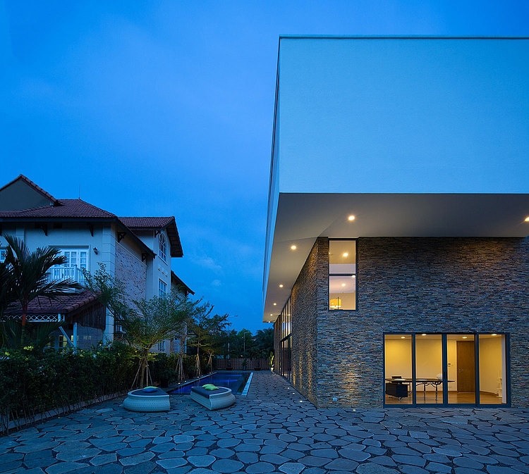 Fuschia Villa by MimA NYstudio + Real Architecture
