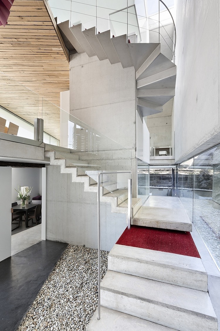 Dezanove House by Iñaki Leite Architects