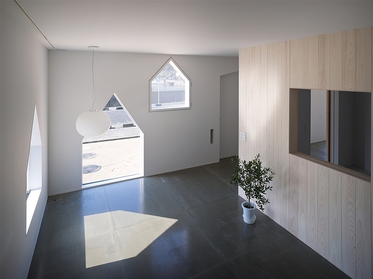 House in Jigozen by Suppose Design Office