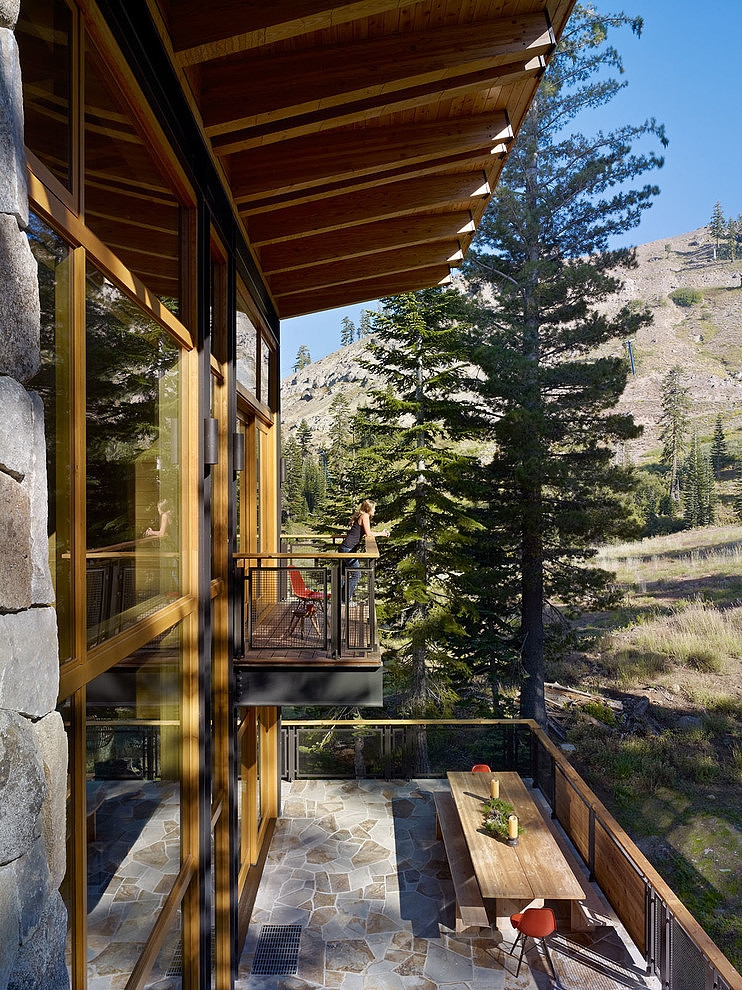 Crow's Nest Residence by Mt. Lincoln Construction