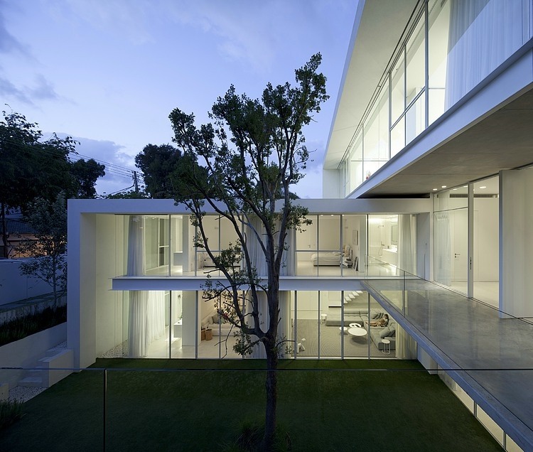 Ramat Hasharon House 13 by Pitsou Kedem Architects