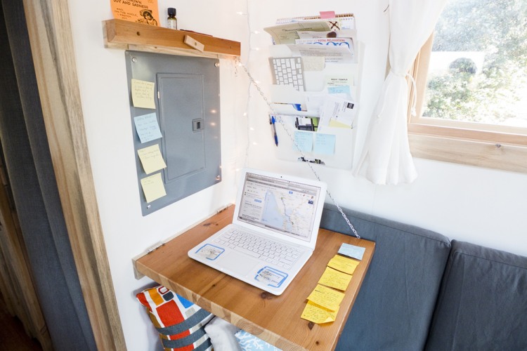 living-desk2