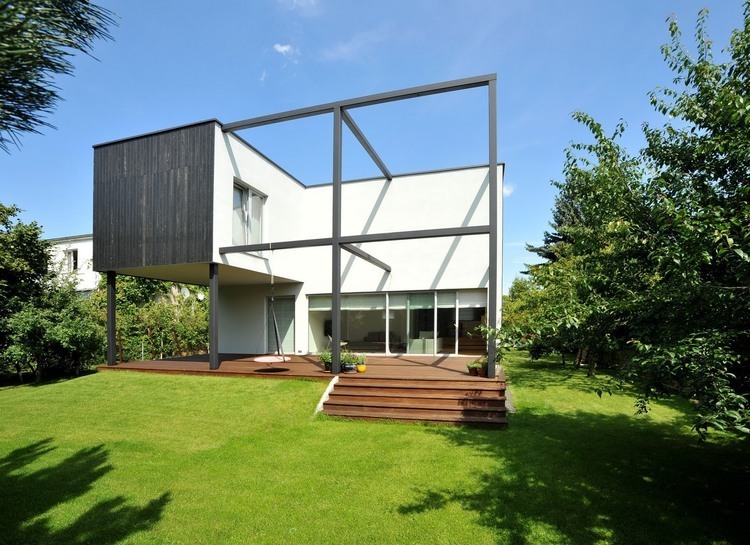 Black Cube House by Kameleonlab