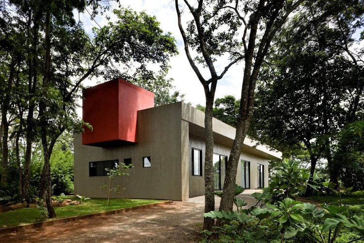 Casa Da Caixa Vermelha by Leo Romano
