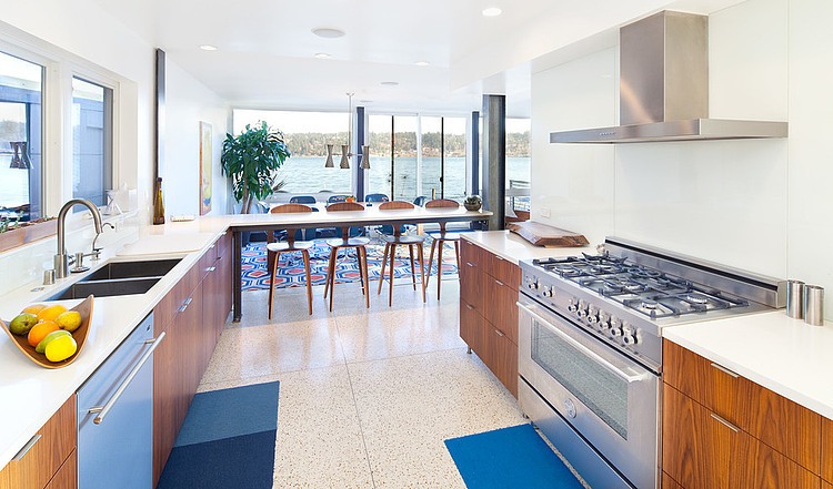 Waterfront Residence by Surefield