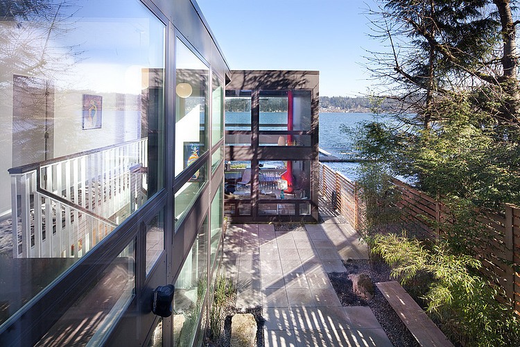 Waterfront Residence by Surefield