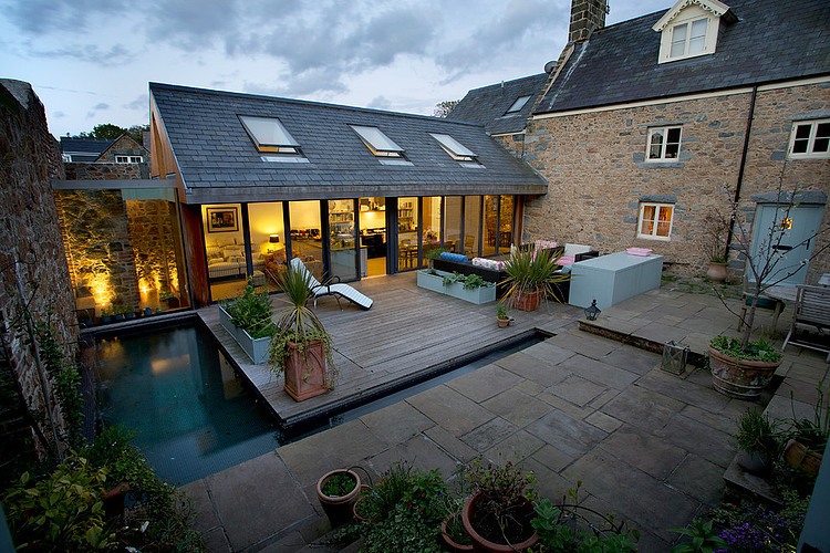 Maison Frie au Four by CCD Architects