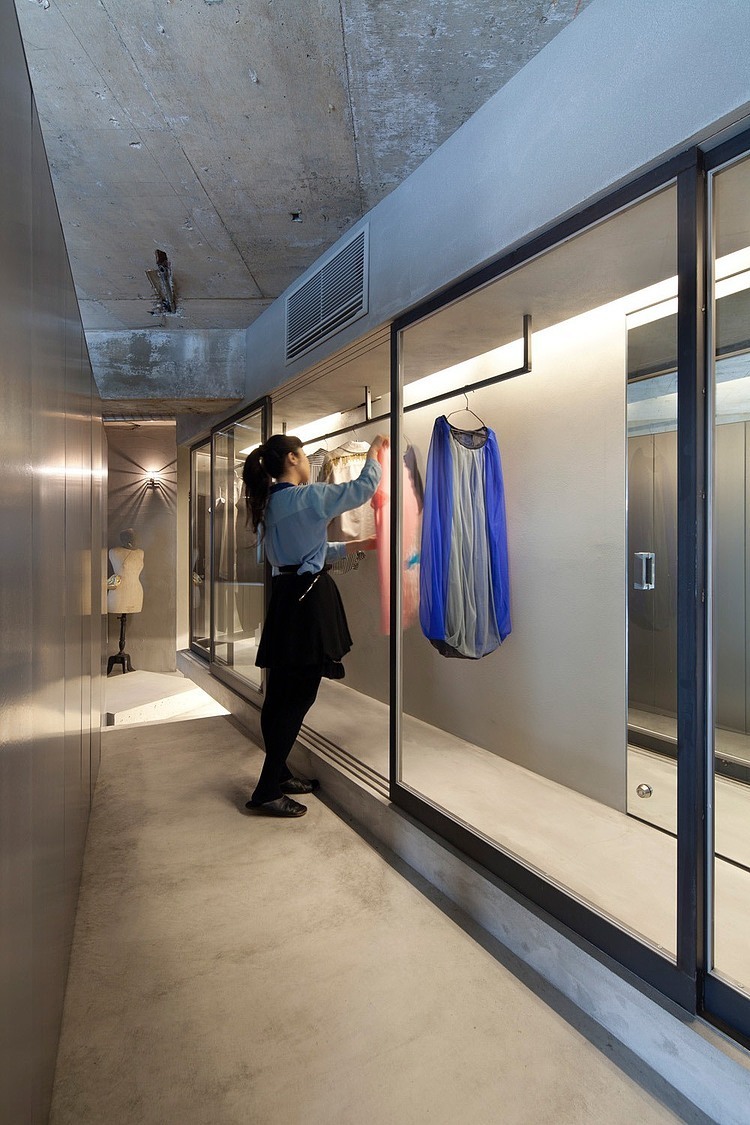 House In Jiyugaoka by Airhouse Design Office