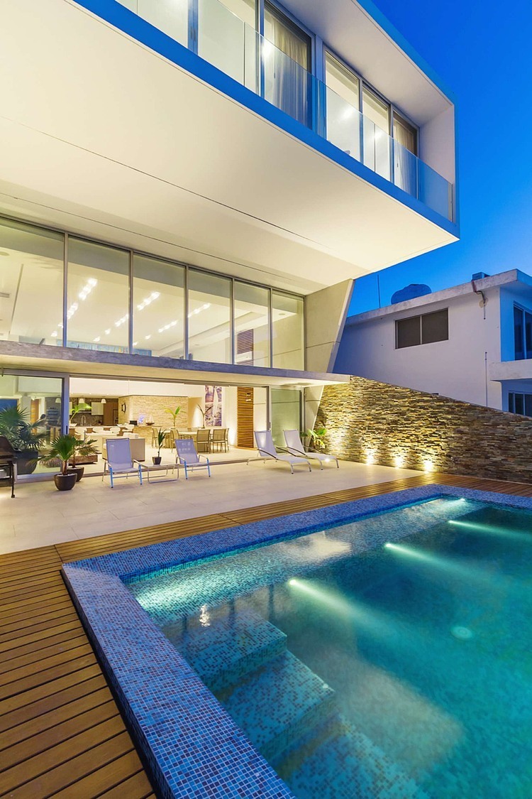 Casa JLM by Enrique Cabrera Arquitecto