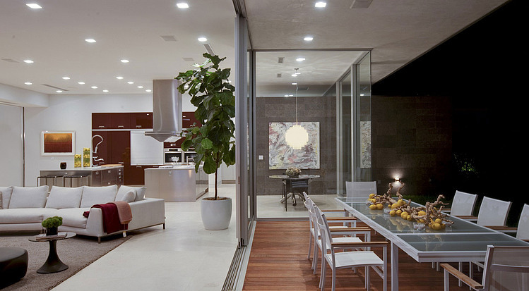 House in Beverly Hills by McClean Design