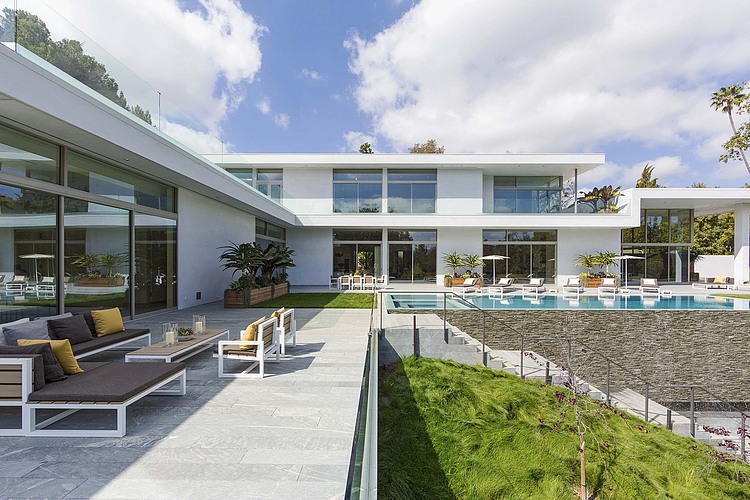 Holmby Hills Residence by Quinn Architects