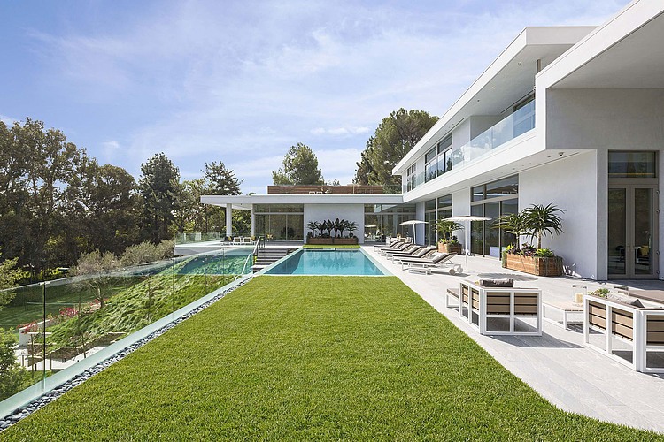 Holmby Hills Residence by Quinn Architects